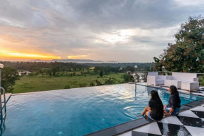 StayVista's Vine & Splash - Riverside villa with an infinity pool and indoor games